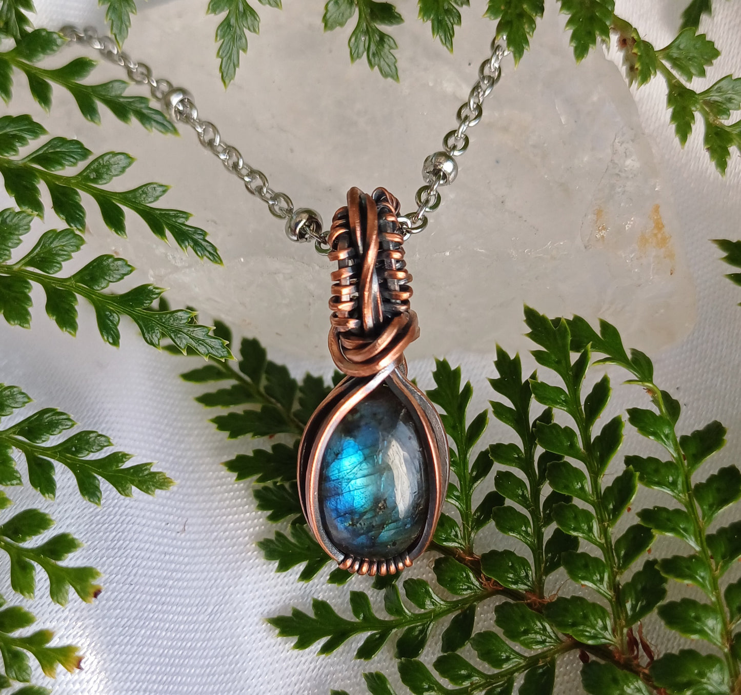 Mini Crystal Pendant - Labradorite